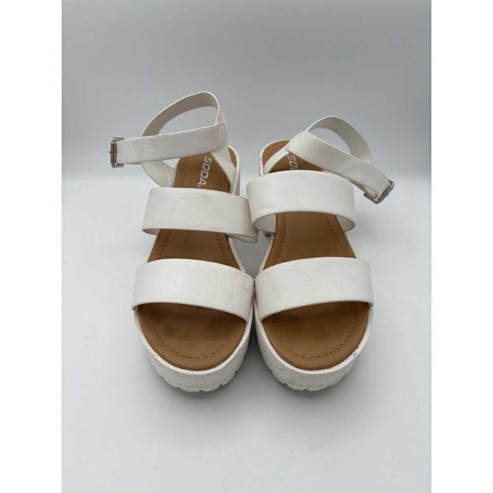 Women’s SODA Size 6 White Heeled Sandals